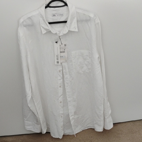 Zara Men's Crisp White Button-Down Shirt - Picture 2 of 4